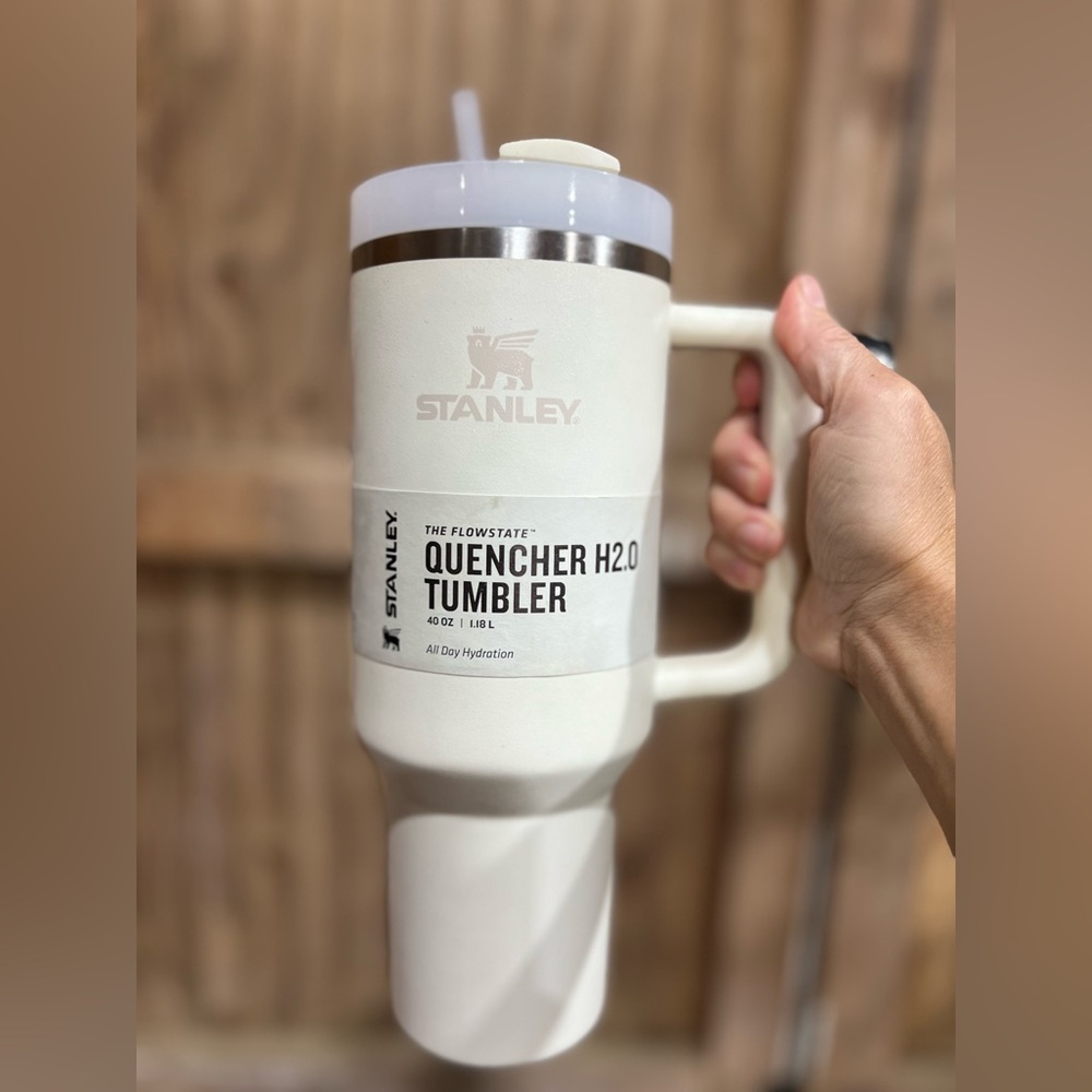 NWT Stanley Flowstate Quencher 40oz Soft Matte Tumbler - Dune
